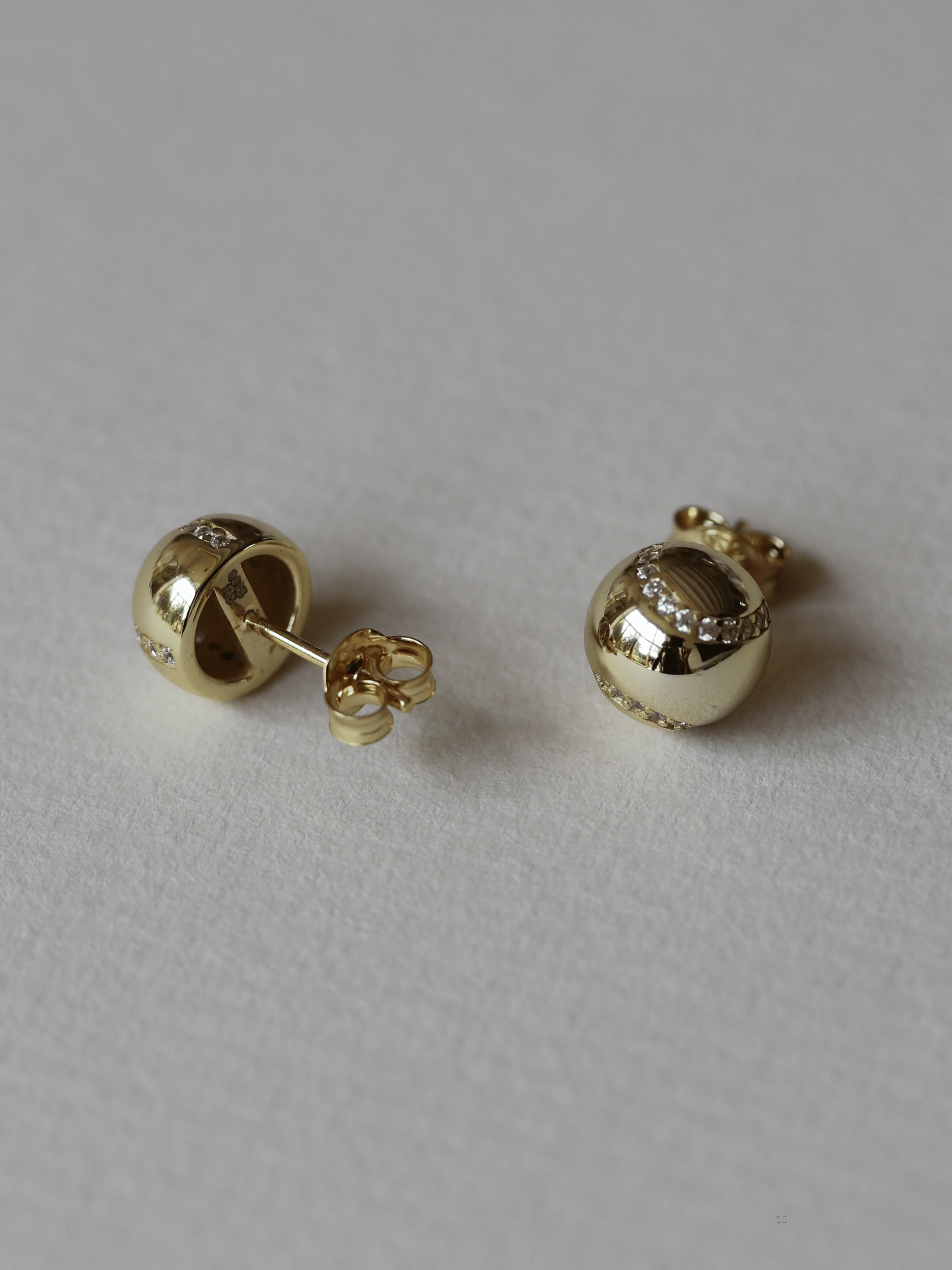 Court Earrings Semi-Pavé - Image 3