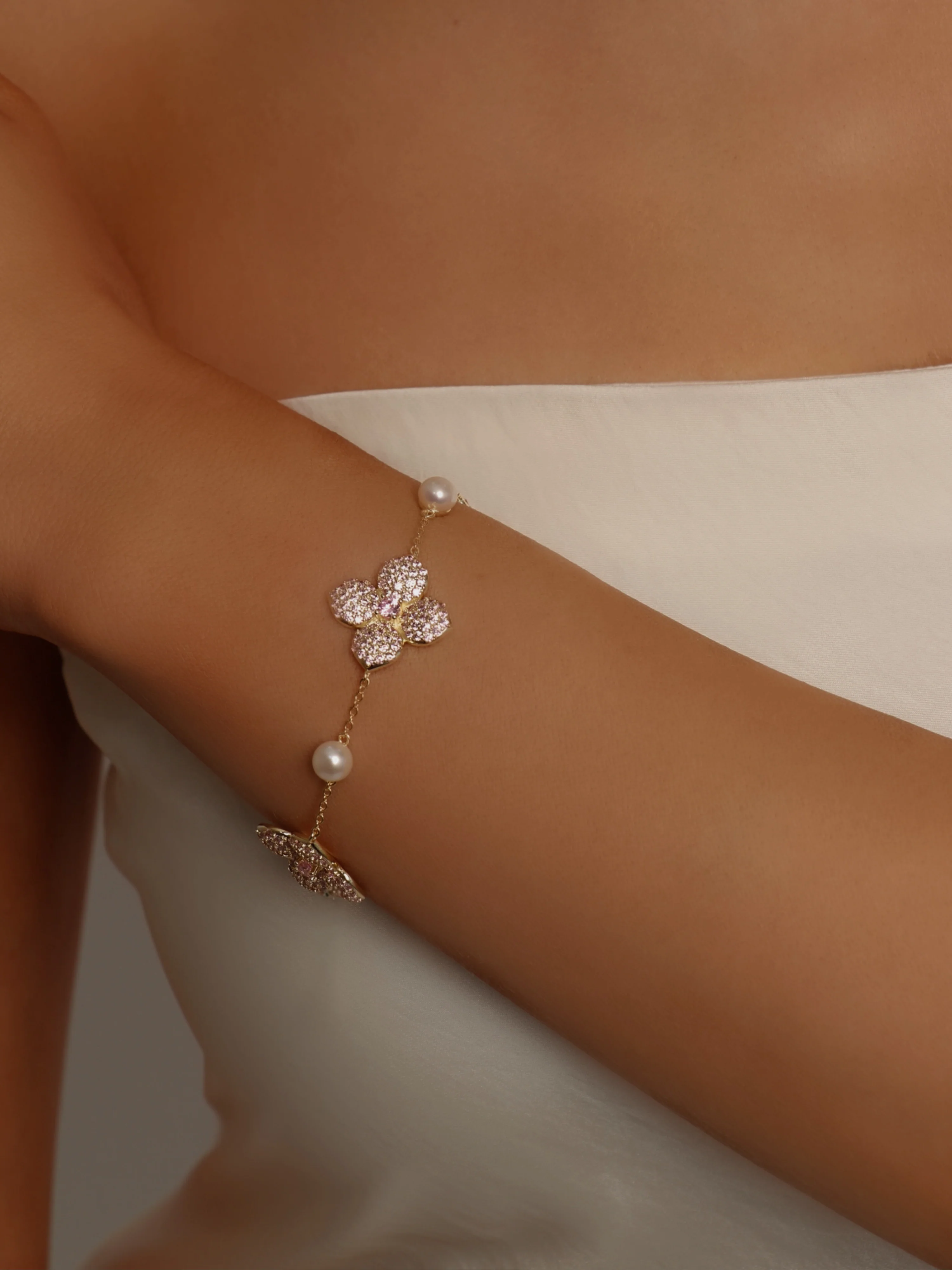 Hydrangea Pearl Bracelet - Light Pink