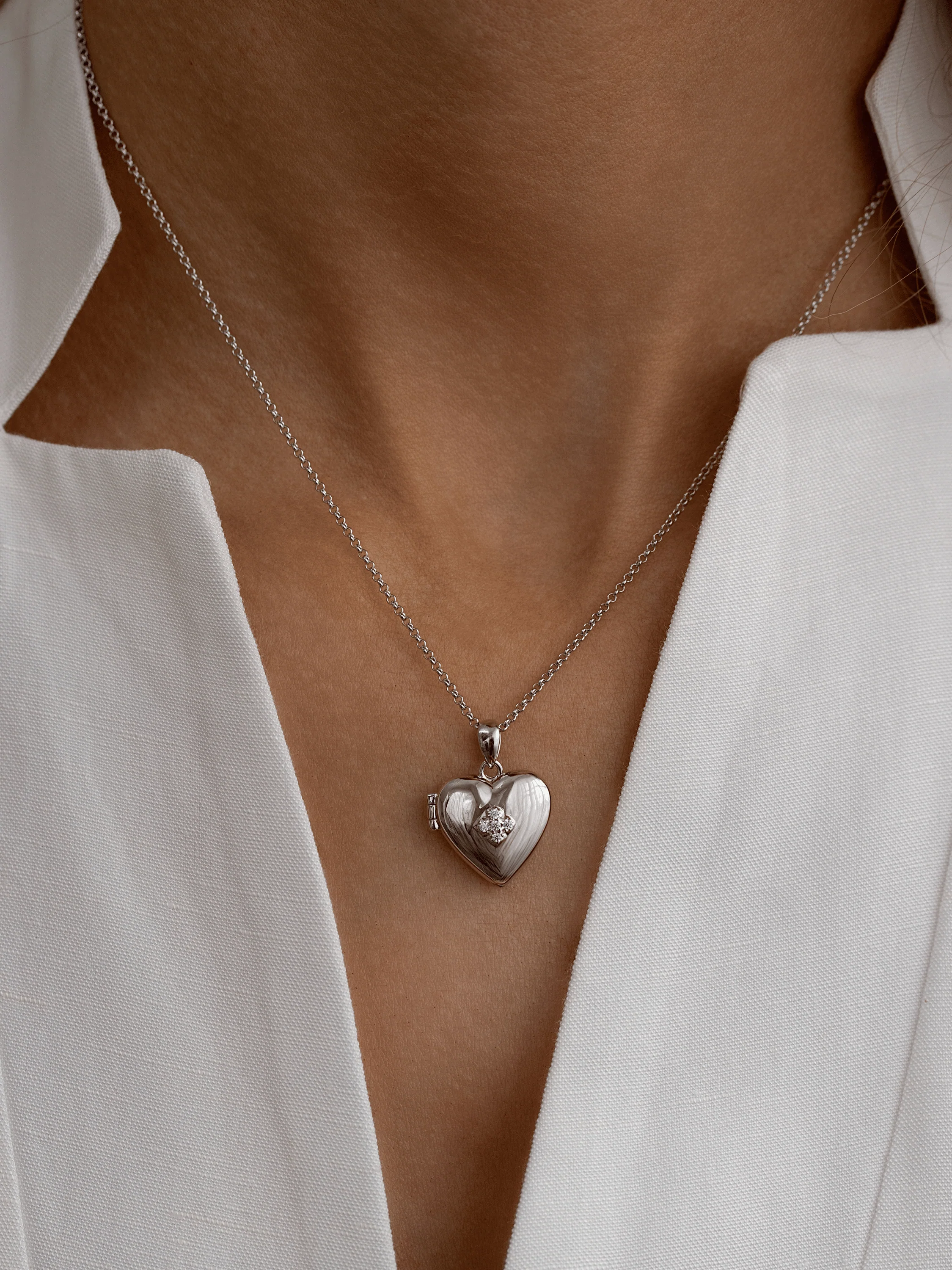*PRE-ORDER FOR EST. 5TH JUNE* Love Locket Hydrangea Necklace